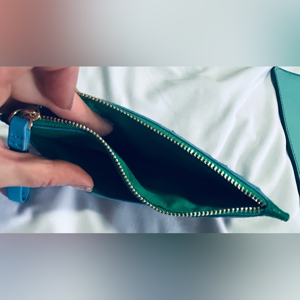 Green Wristlet Clutch - Picture 2 of 3